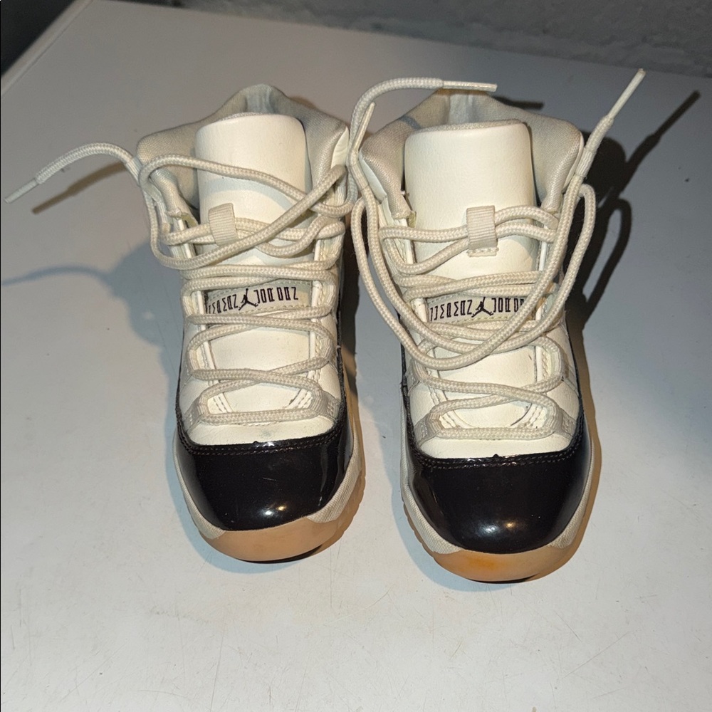 Jordan 11 Retro
Neapolitan Kids